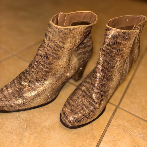 Gorgeous Sparkly Gold Boots with Light Tiger Print, Ladies 7.5 - Picture 1 of 8